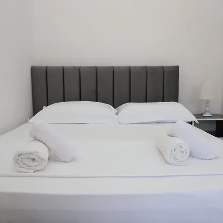 Mara Guest house *